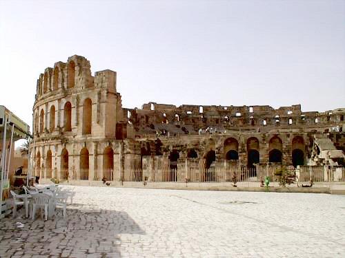 ,     2-   
,   .    El Jem.